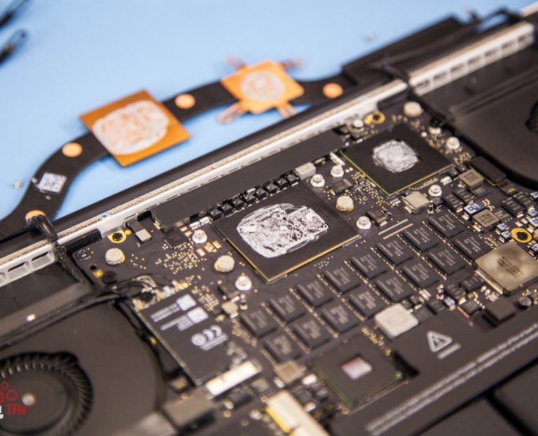 MacBookProRetina15inchMid2014DryThermalpaste845x684 The